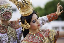 Take a PLunge into Thai Culture at Andara Resort & Villas